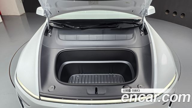 Tesla Model Y Premium Long Range AWD 2026 — фото 6