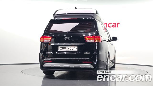 Kia Carnival 9-seater Hi-Limousine Prestige 2016 — фото 4
