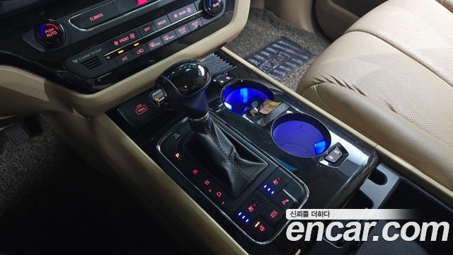 Kia Carnival 9-seater Hi-Limousine Prestige 2016 — фото 9