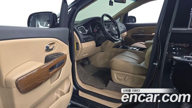 Kia Carnival 9-seater Hi-Limousine Prestige 2016 — фото 10