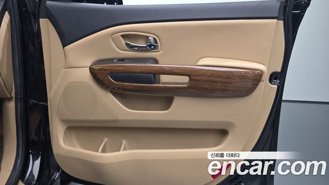 Kia Carnival 9-seater Hi-Limousine Prestige 2016 — фото 25