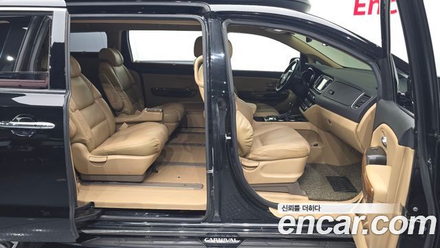 Kia Carnival 9-seater Hi-Limousine Prestige 2016 — фото 26