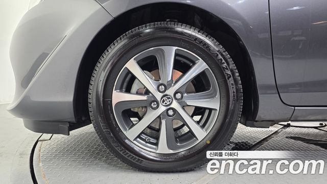 Toyota Prius C 1.5 2019 — фото 5