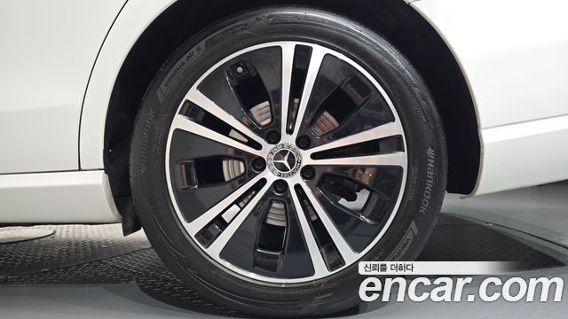 Mercedes-Benz E-Class (W213) E250 Avantgarde 2022 — фото 21