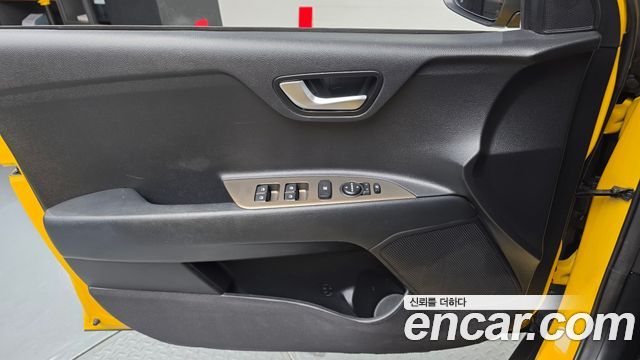 Kia Stonic Diesel 1.6 Prestige 2018 — фото 30