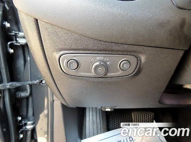 Chevrolet Equinox 2WD Premier 2018 — фото 19