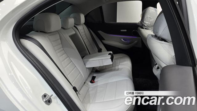 Mercedes-Benz E-Class (W213) E250 AMG Line 2023 — фото 11