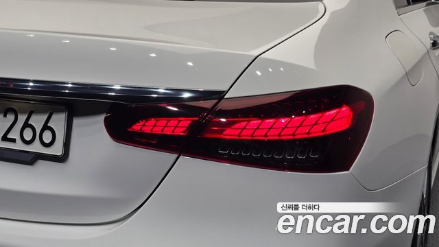 Mercedes-Benz E-Class (W213) E250 AMG Line 2023 — фото 23