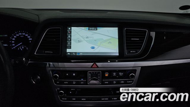 Genesis G80 3.3 GDI AWD Premium Luxury 2017 — фото 14
