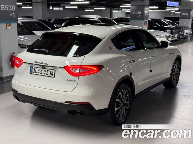 Maserati Levante 3.0 Diesel AWD Premium 2017 — фото 4