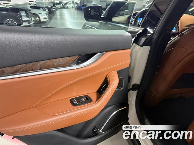 Maserati Levante 3.0 Diesel AWD Premium 2017 — фото 21