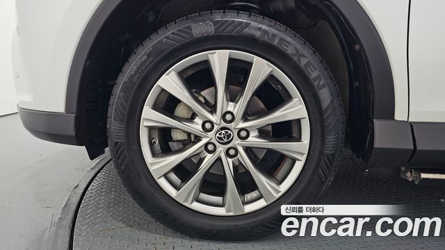 Toyota RAV4 2.5 2WD 4th 2018 — фото 5