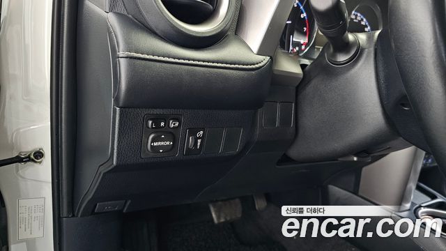 Toyota RAV4 2.5 2WD 4th 2018 — фото 16