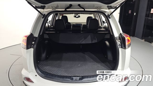 Toyota RAV4 2.5 2WD 4th 2018 — фото 20
