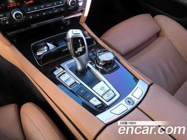 BMW 7 Series (F01) 740d 2013 — фото 15