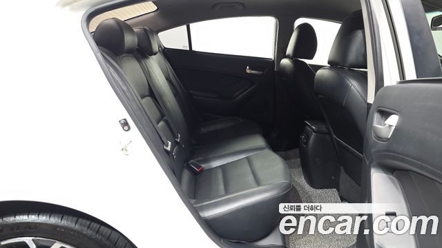 Kia K3 Trendy 2015 — фото 12