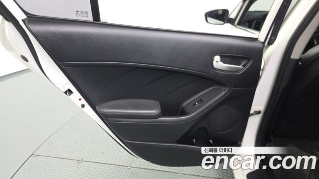 Kia K3 Trendy 2015 — фото 25