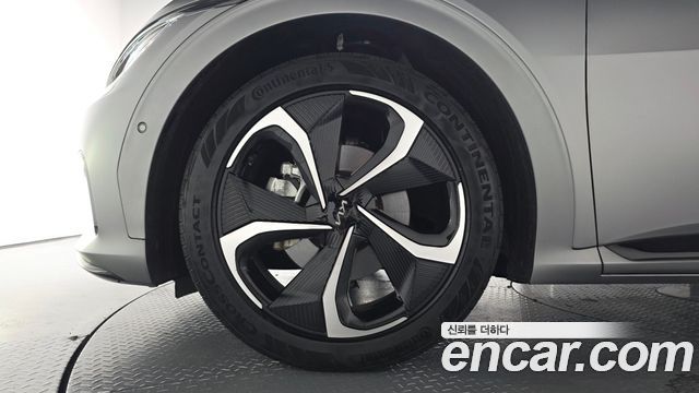 Kia EV6 Long Range 4WD GT Line 2023 — фото 5