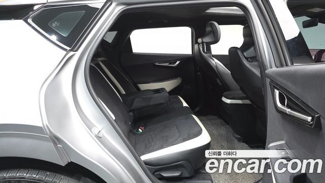 Kia EV6 Long Range 4WD GT Line 2023 — фото 11
