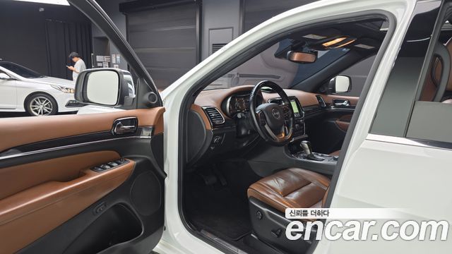 Jeep Grand Cherokee 3.6 Overland WK2 2021 — фото 10
