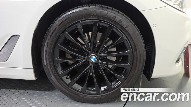 BMW 5 Series (G30) 520d Luxury Special Edition 2018 — фото 21