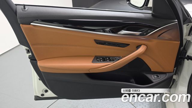 BMW 5 Series (G30) 520d Luxury Special Edition 2018 — фото 24