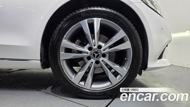 Mercedes-Benz C-Class (W205) C220 d 4MATIC 2020 — фото 5