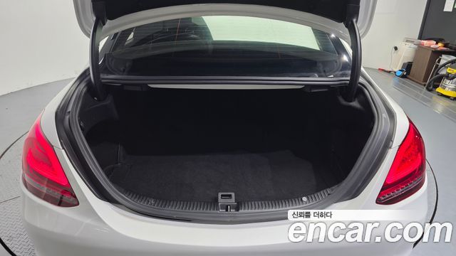 Mercedes-Benz C-Class (W205) C220 d 4MATIC 2020 — фото 31