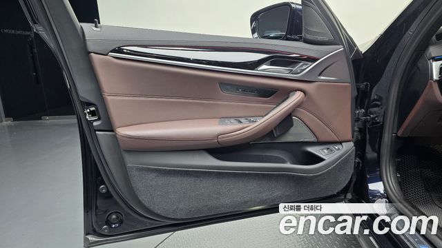 BMW 5 Series (G30) 530e M Sport 2023 — фото 24