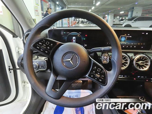 Mercedes-Benz A-Class (W177) A220 Sedan 2020 — фото 16