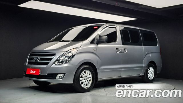 Hyundai Grand Starex 5-Seater VAN Smart