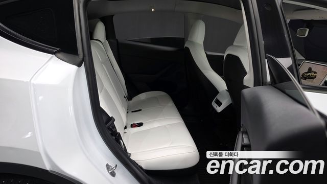 Tesla Model Y RWD 2024 — фото 11