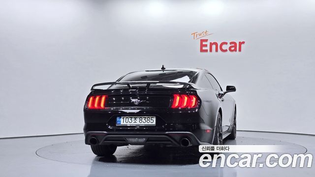 Ford Mustang Coupe 2021 — фото 4
