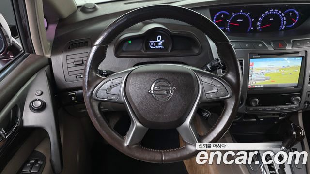 KG Mobility (SsangYong) Korando Turismo 4WD GT 9-seater 2015 — фото 16