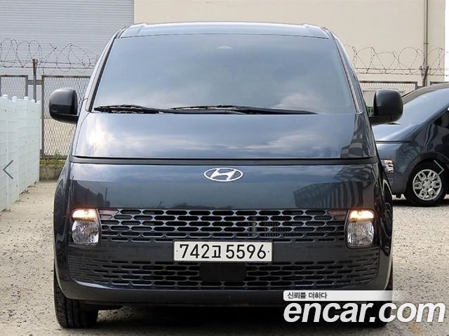 Hyundai Staria Tourer 11-Seater Smart