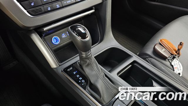 Hyundai Sonata (LF) 2.0 Smart 2015 — фото 9
