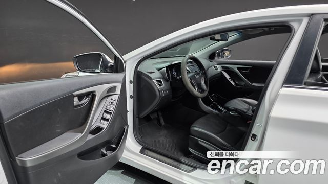 Hyundai Avante 1.6 GDi Modern Standard 2014 — фото 10