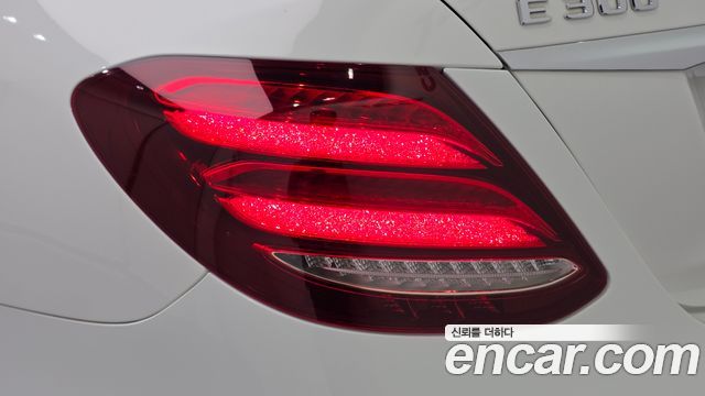 Mercedes-Benz E-Class (W213) E300 Avantgarde 2020 — фото 23
