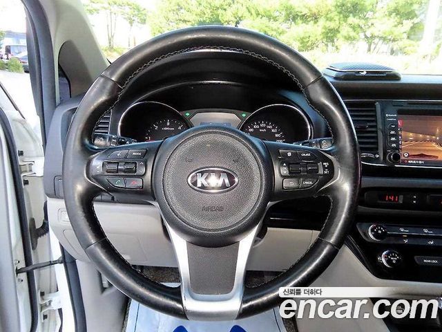 Kia Carnival 9-seater Luxury 2016 — фото 9