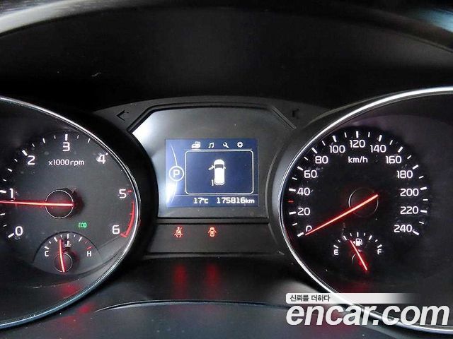 Kia Carnival 9-seater Luxury 2016 — фото 10