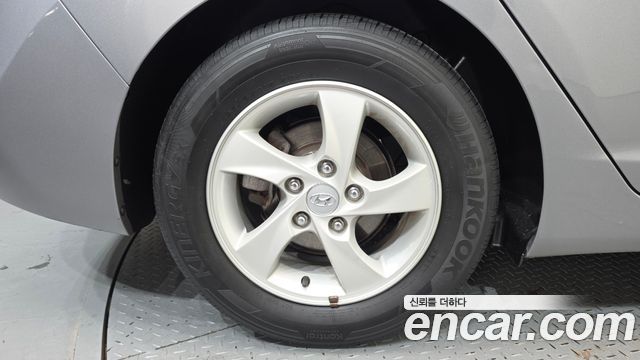Hyundai Avante 1.6 GDi Smart Standard 2015 — фото 5