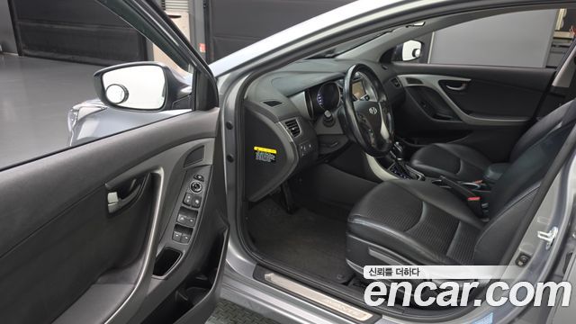 Hyundai Avante 1.6 GDi Smart Standard 2015 — фото 10