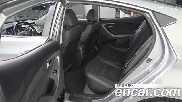 Hyundai Avante 1.6 GDi Smart Standard 2015 — фото 11