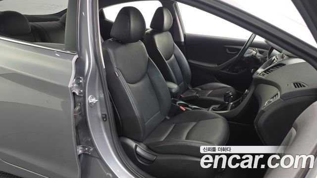 Hyundai Avante 1.6 GDi Smart Standard 2015 — фото 12