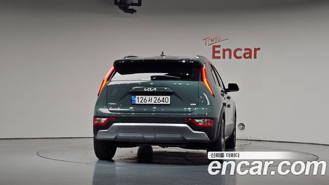 Kia Niro Prestige 2023 — фото 4