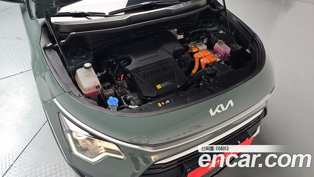 Kia Niro Prestige 2023 — фото 6