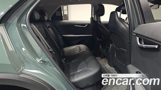 Kia Niro Prestige 2023 — фото 11
