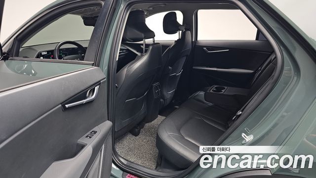 Kia Niro Prestige 2023 — фото 12