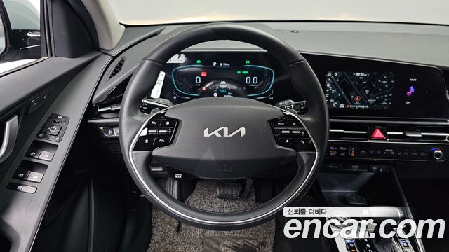 Kia Niro Prestige 2023 — фото 13