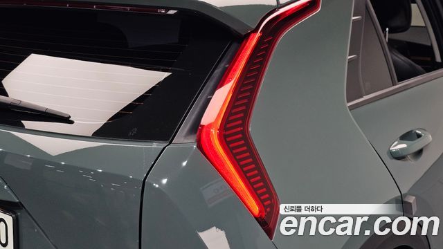 Kia Niro Prestige 2023 — фото 23